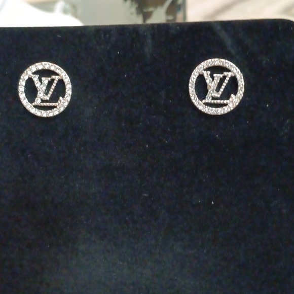 Beautiful pair of louis vuitton earrings - Picture 2 of 3